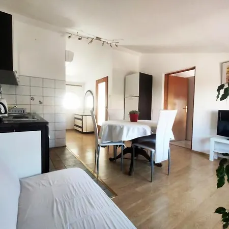 Ana Apartment *